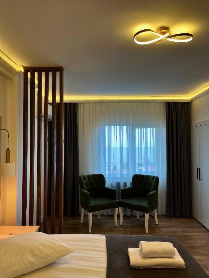 ترابزون Golden Life Suit المظهر الخارجي الصورة